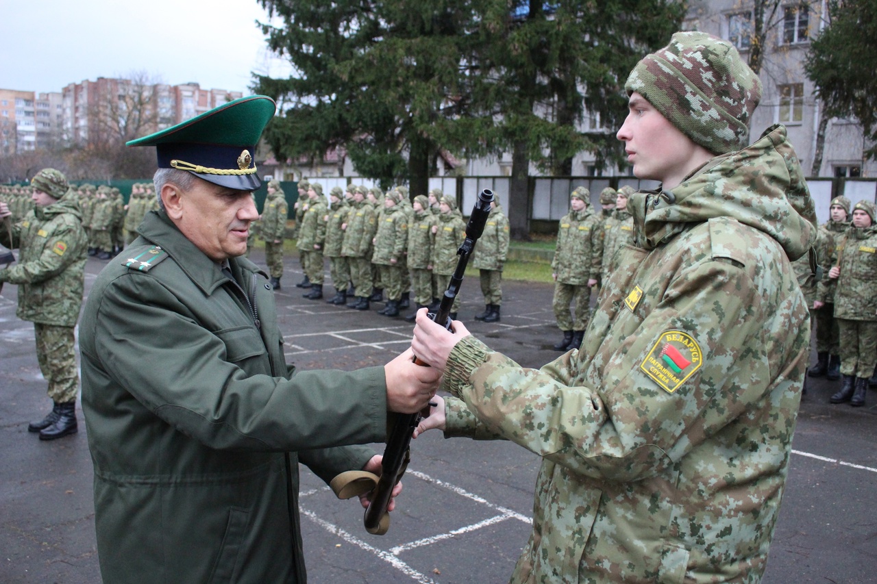 Вручение оружия военнослужащим ритуал.