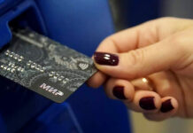 Дрогичинским районным отделом СК расследуется уголовное дело о хищении денежных средств с банковской карты местной жительницы