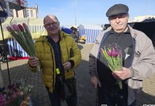 В Дрогичине мужчины спешат поздравить прекрасных женщин с 8 Марта