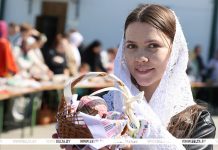 «Этот праздник связан с триумфом жизни». Александр Лукашенко поздравил православных христиан с Пасхой