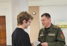 Дрогичинским призывникам вручили повестки