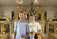 С молитвой и верой в сердце. Как молодая семья чтит традиции православия