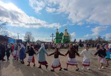 В Бездеже прошел уникальный старинный обряд «Стрылка»