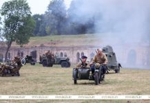 Реконструкторы воссоздали трагические и героические эпизоды обороны Брестской крепости на рассвете 22 июня