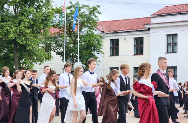 В Дрогичине прошел районный выпускной бал