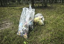 Отдыхая на природе, не забывайте убрать за собой мусор!