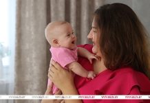 Размер пособия по уходу за ребенком до 3 лет привяжут к реальным доходам получателя