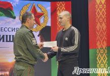 Дрогичинским призывникам вручили повестки